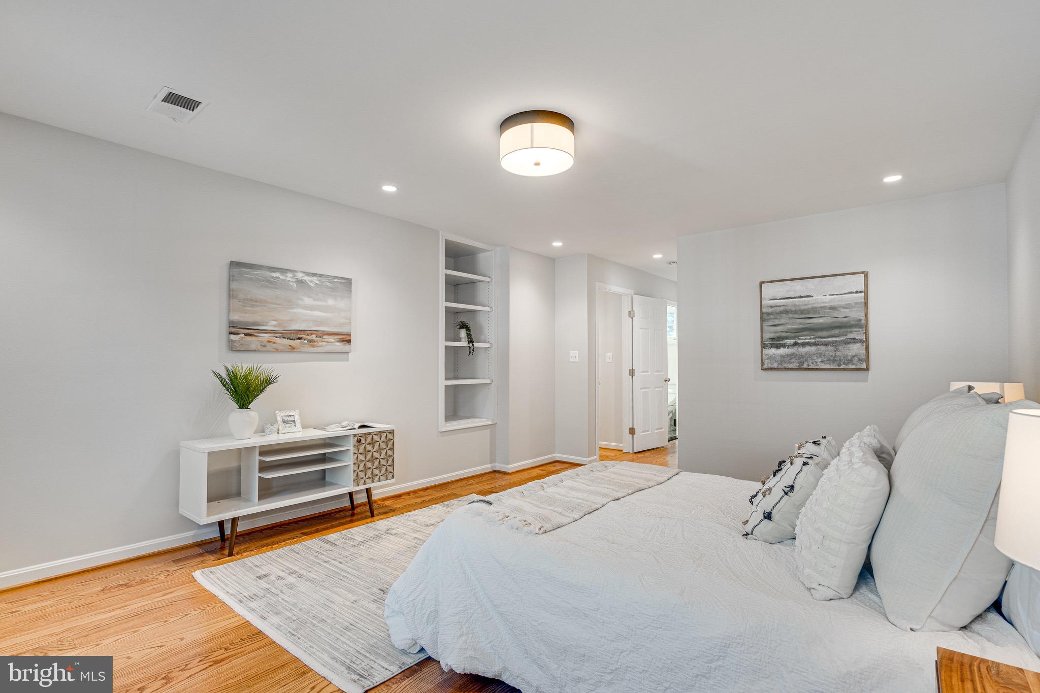 ST JOHNS WOODS - Residential