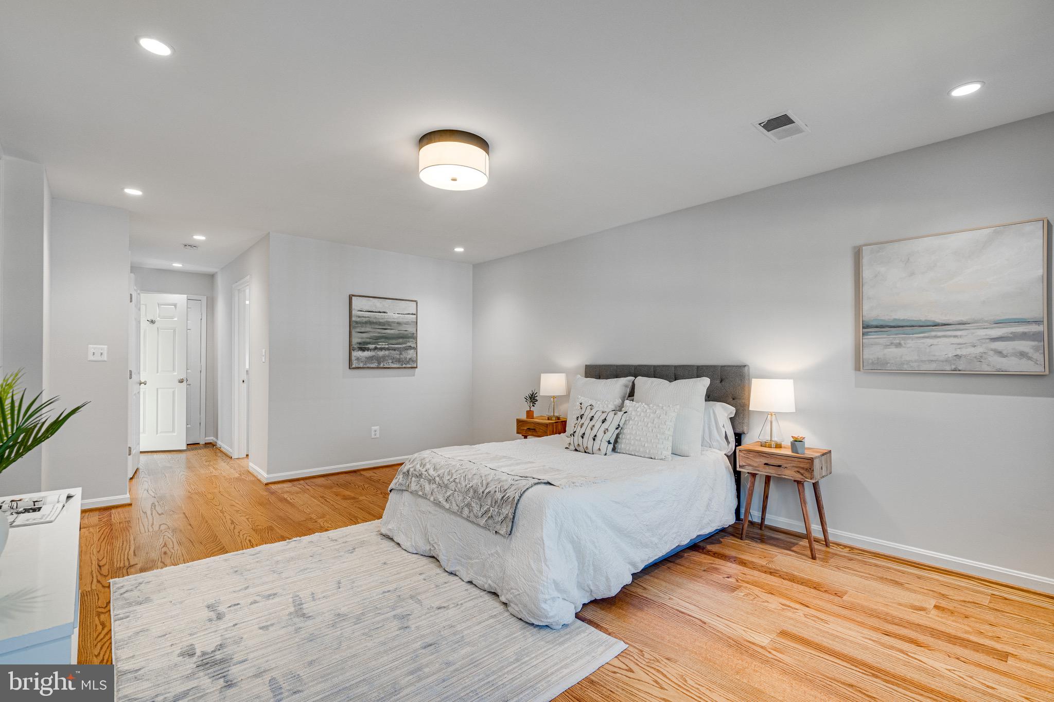 ST JOHNS WOODS - Residential