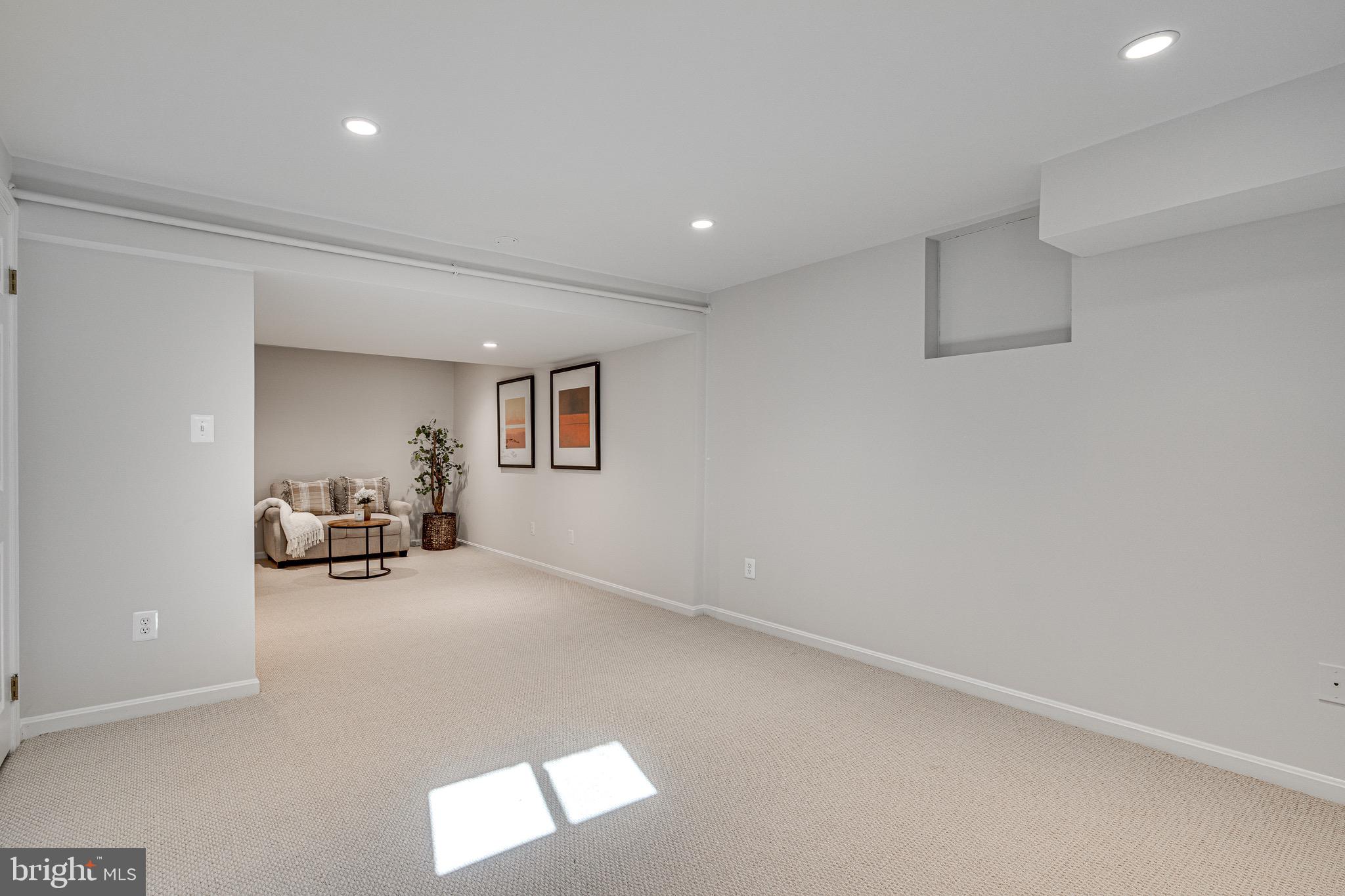 ST JOHNS WOODS - Residential