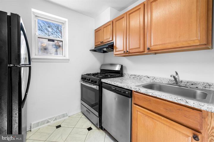 MEDFIELD - Residential Lease