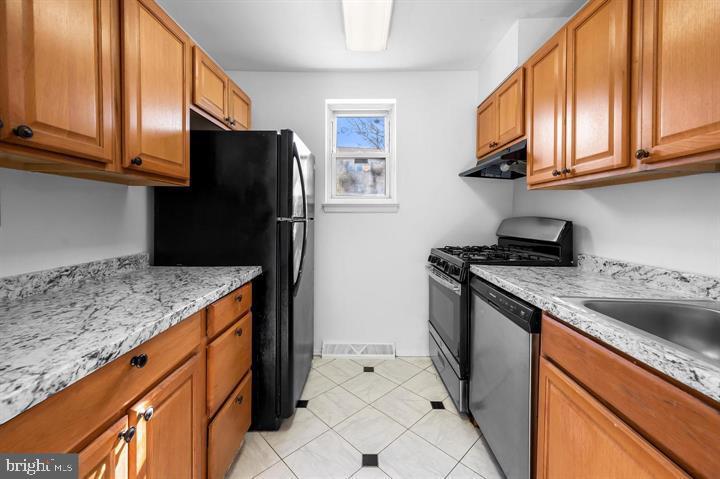 MEDFIELD - Residential Lease