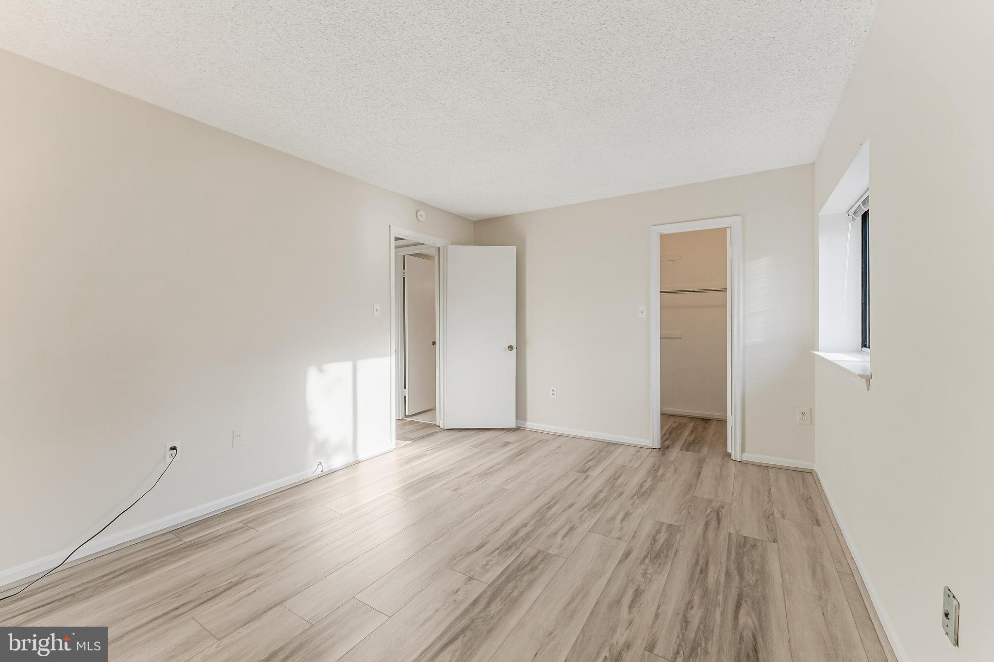 VISTAS OF VIENNA CONDOMINIUMS - Residential