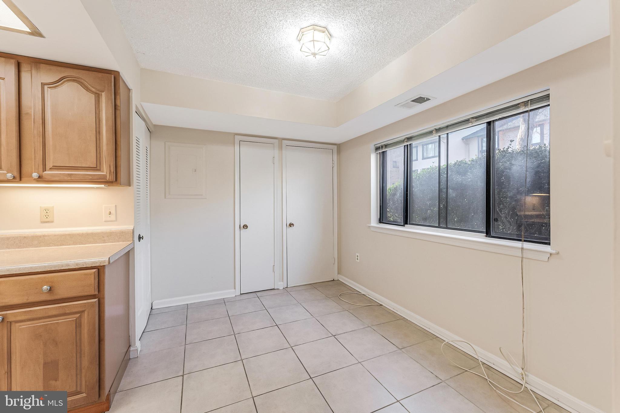 VISTAS OF VIENNA CONDOMINIUMS - Residential