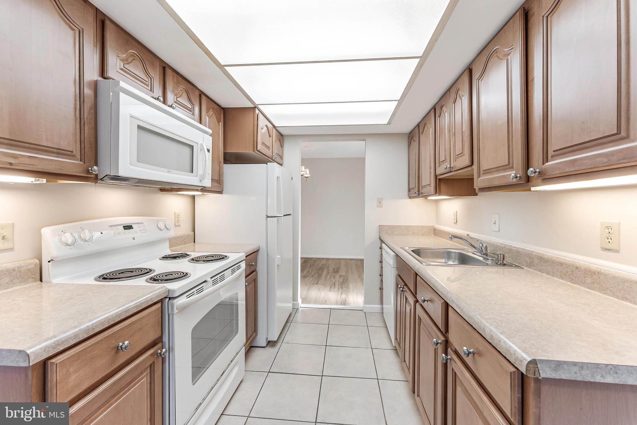 VISTAS OF VIENNA CONDOMINIUMS - Residential