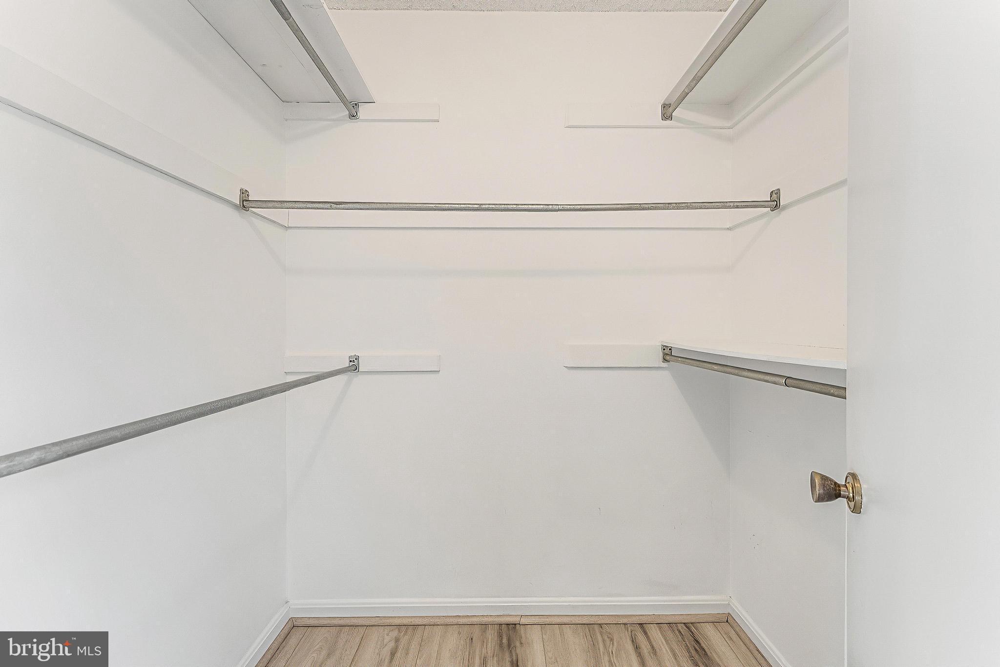 VISTAS OF VIENNA CONDOMINIUMS - Residential