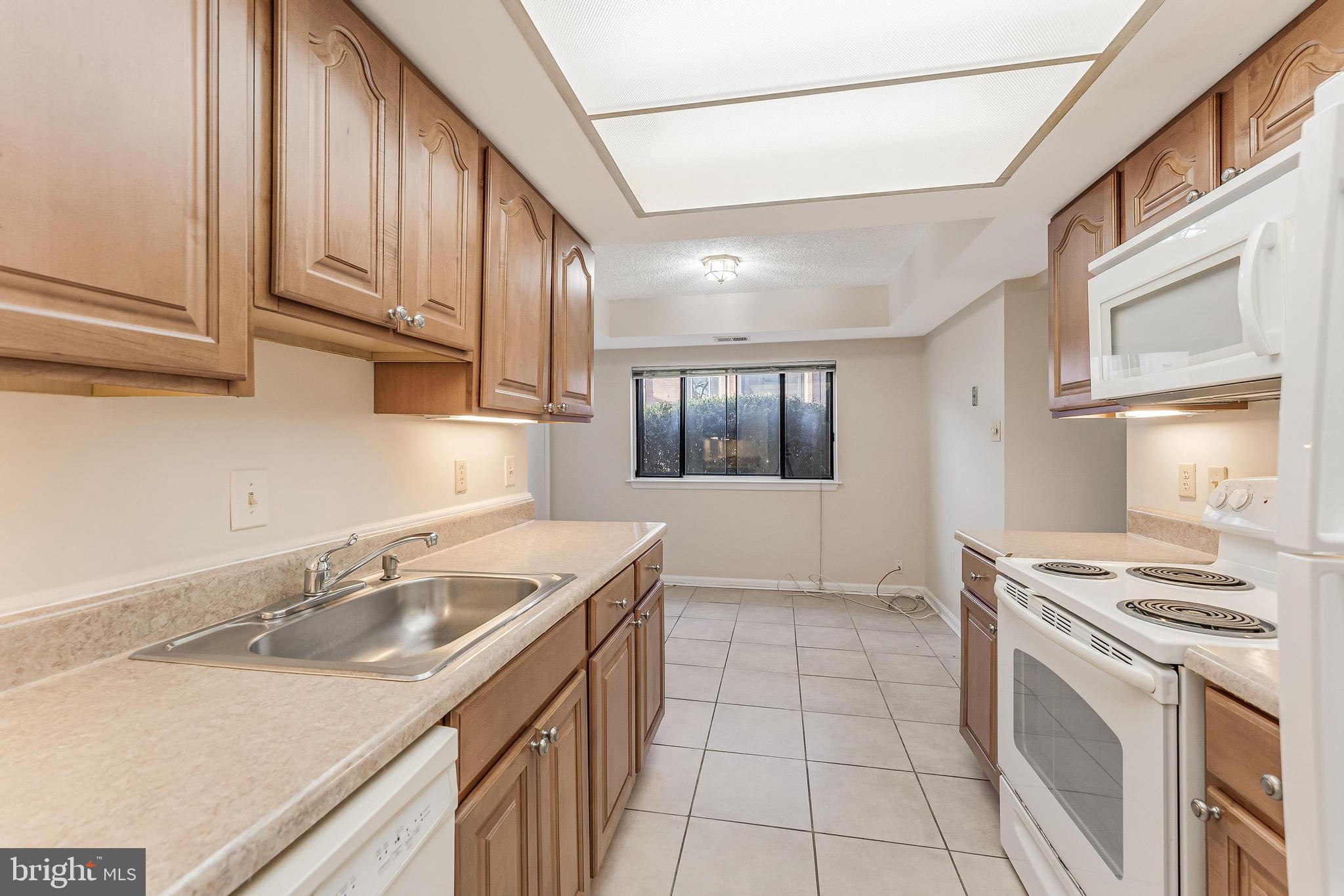 VISTAS OF VIENNA CONDOMINIUMS - Residential