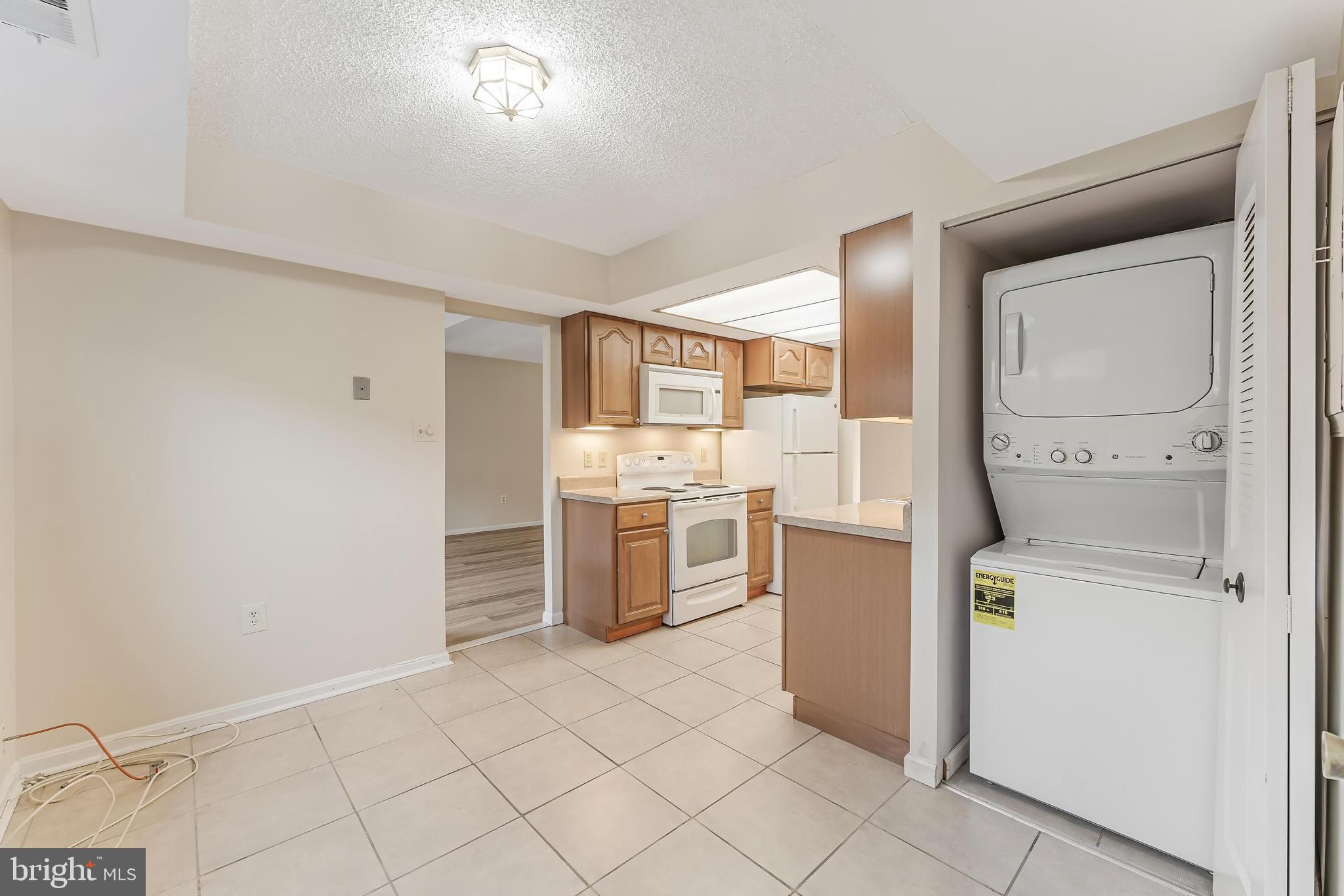 VISTAS OF VIENNA CONDOMINIUMS - Residential