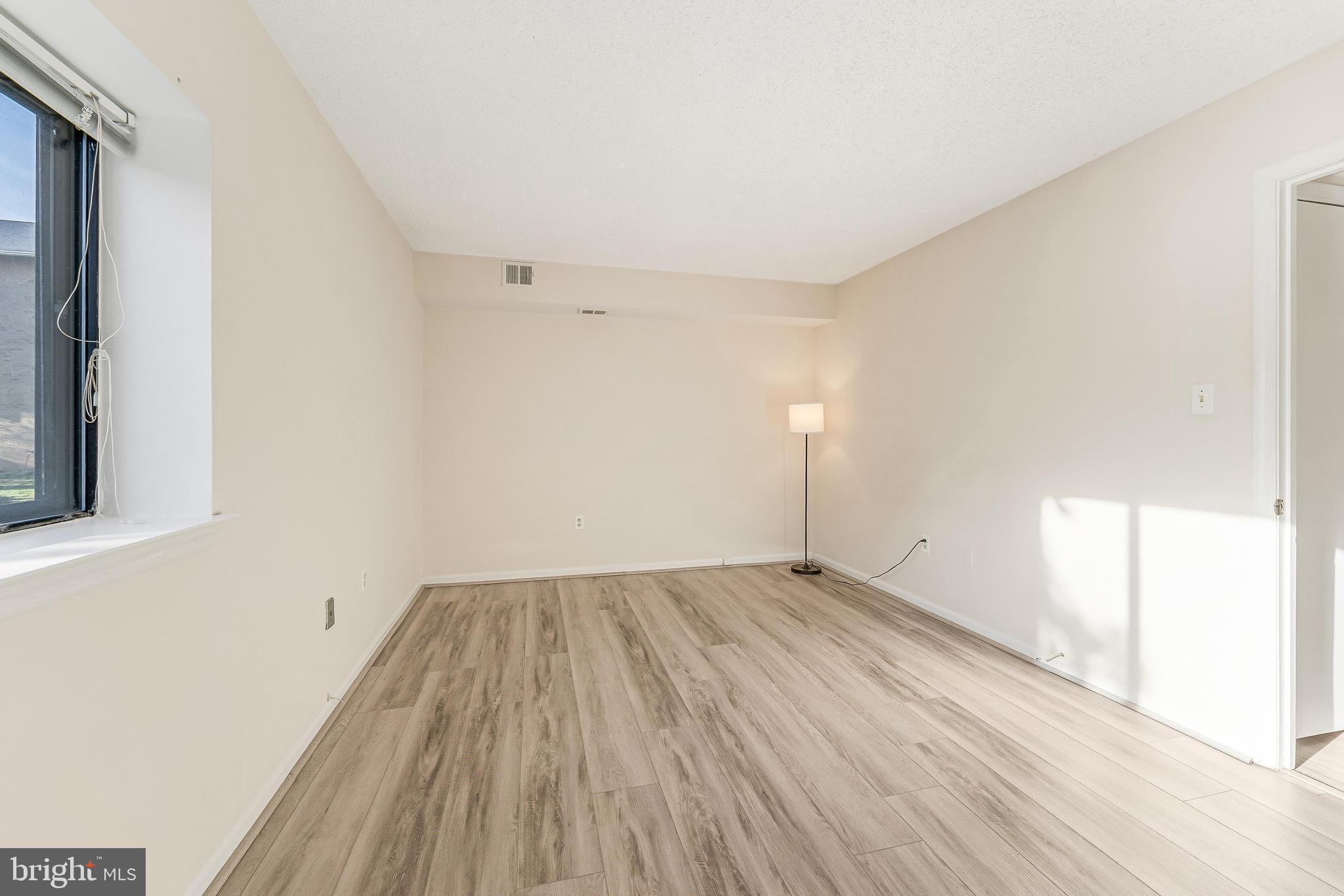 VISTAS OF VIENNA CONDOMINIUMS - Residential