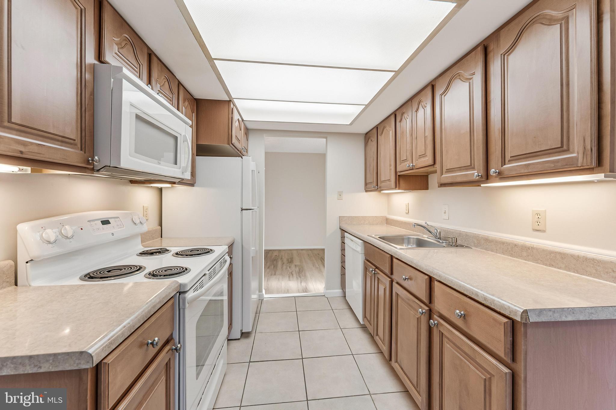 VISTAS OF VIENNA CONDOMINIUMS - Residential