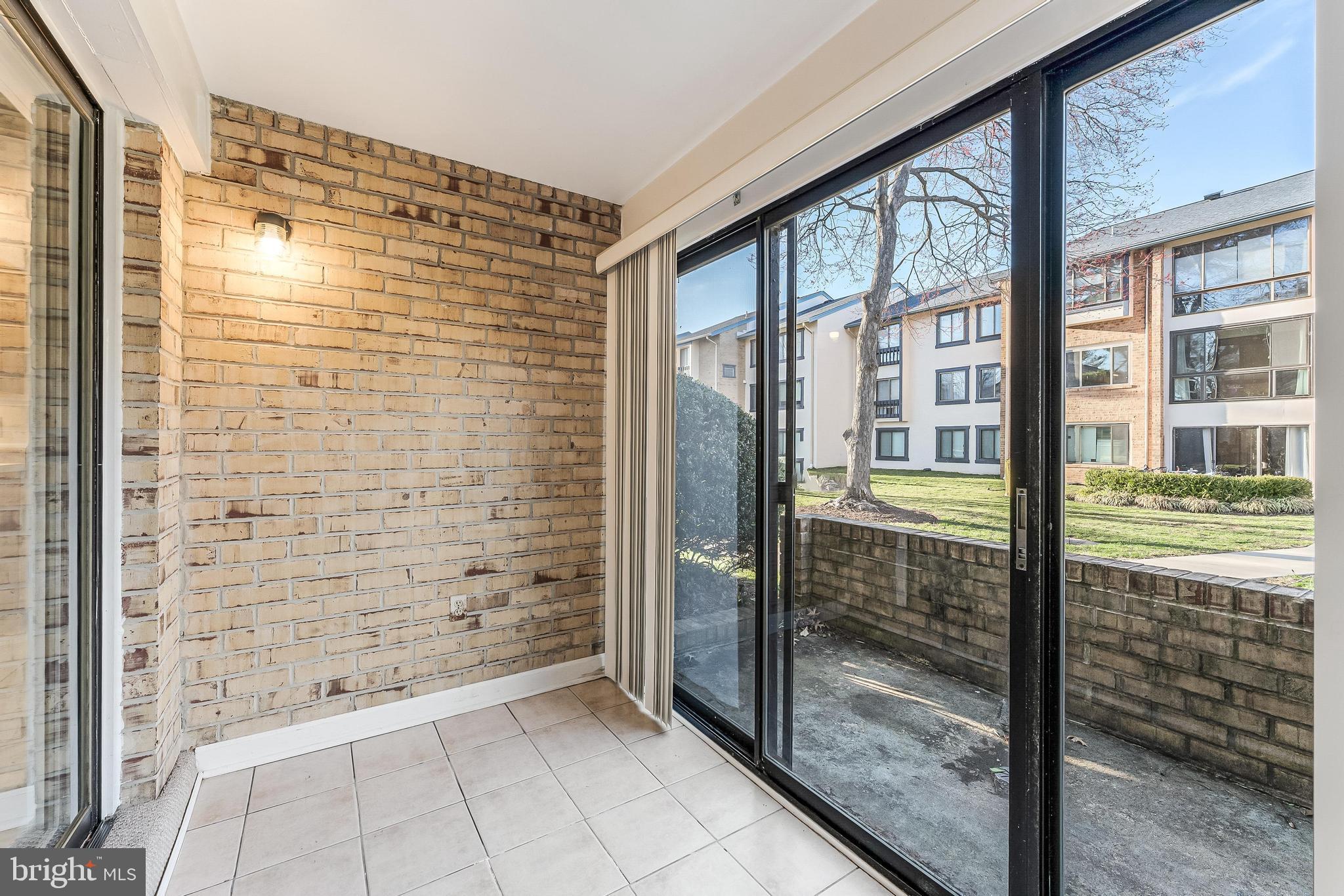 VISTAS OF VIENNA CONDOMINIUMS - Residential