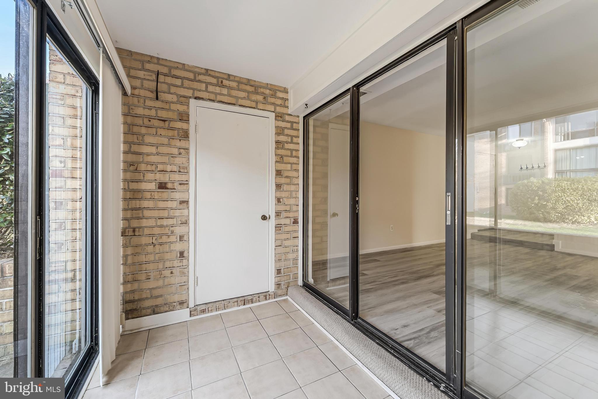 VISTAS OF VIENNA CONDOMINIUMS - Residential