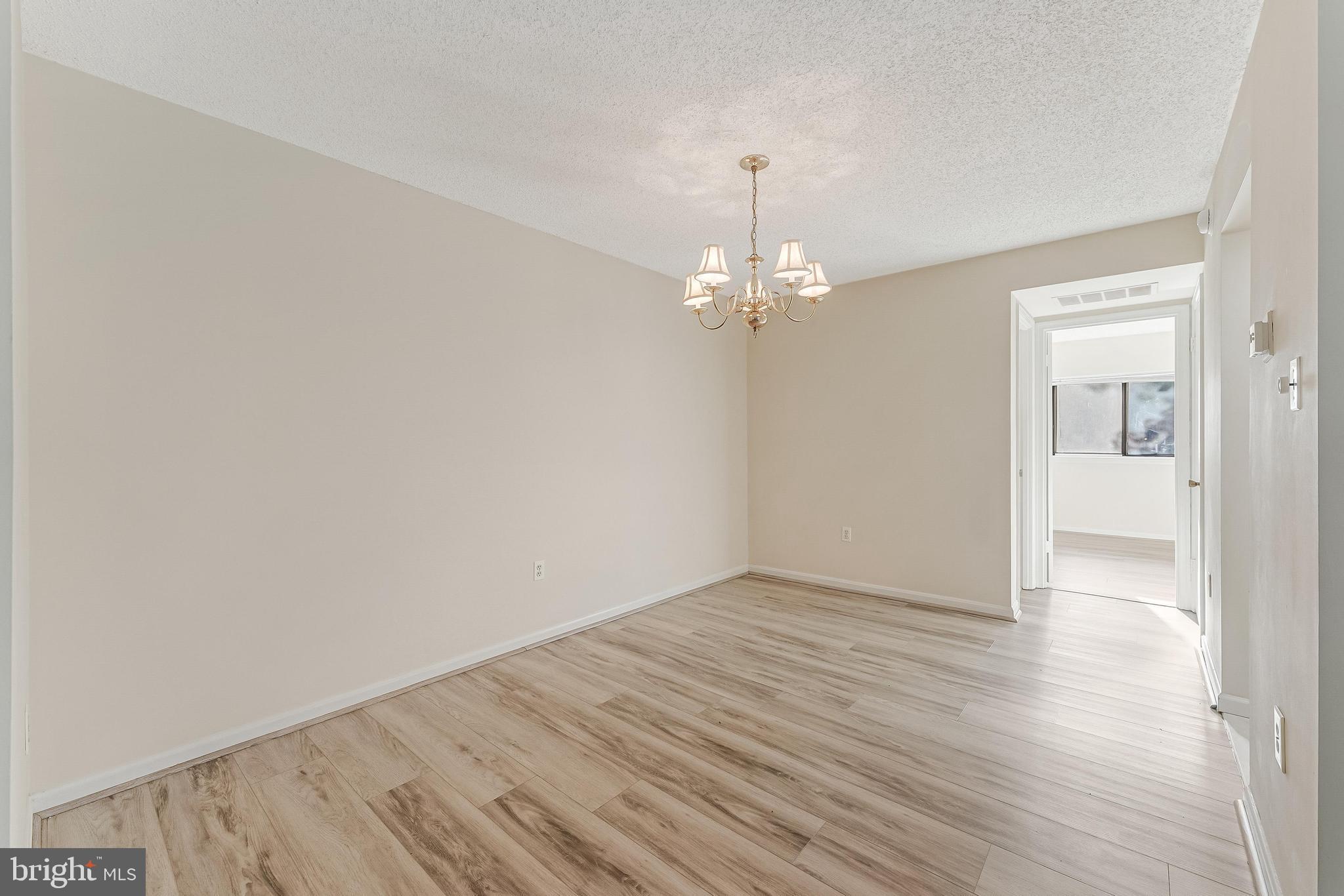 VISTAS OF VIENNA CONDOMINIUMS - Residential