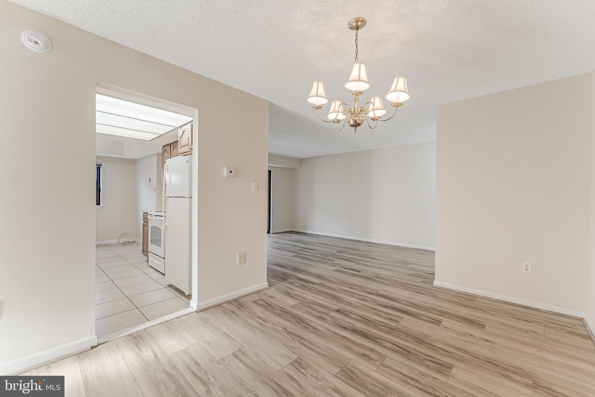 VISTAS OF VIENNA CONDOMINIUMS - Residential