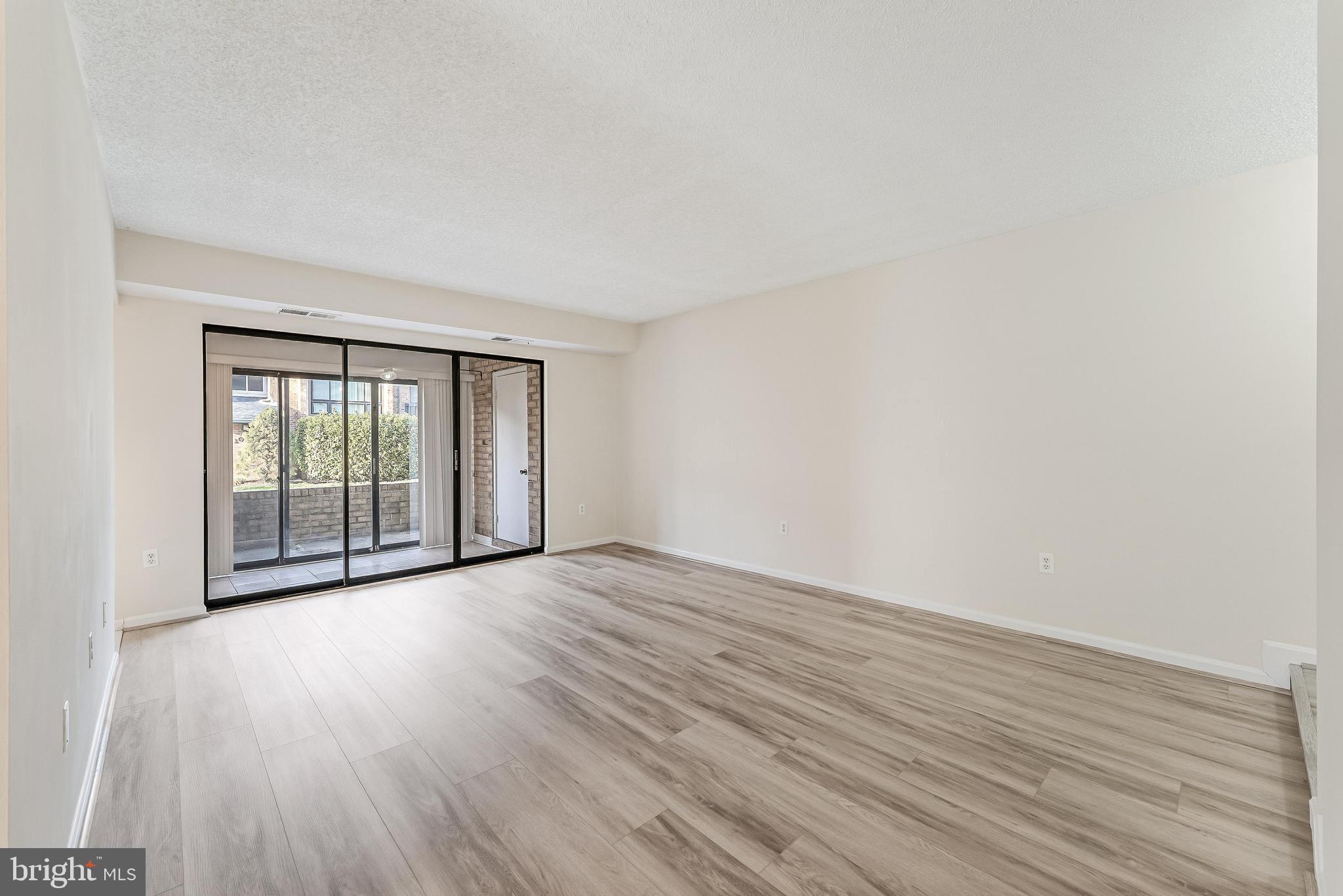 VISTAS OF VIENNA CONDOMINIUMS - Residential