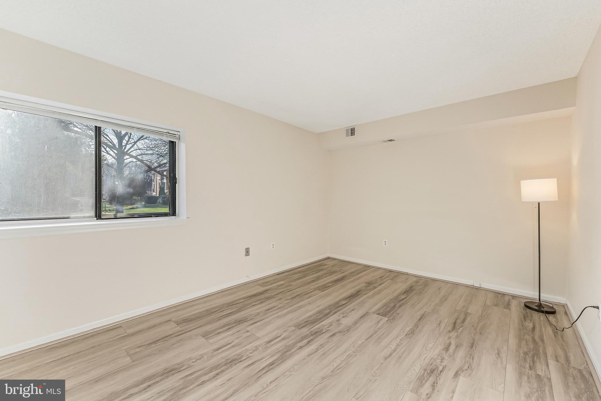 VISTAS OF VIENNA CONDOMINIUMS - Residential