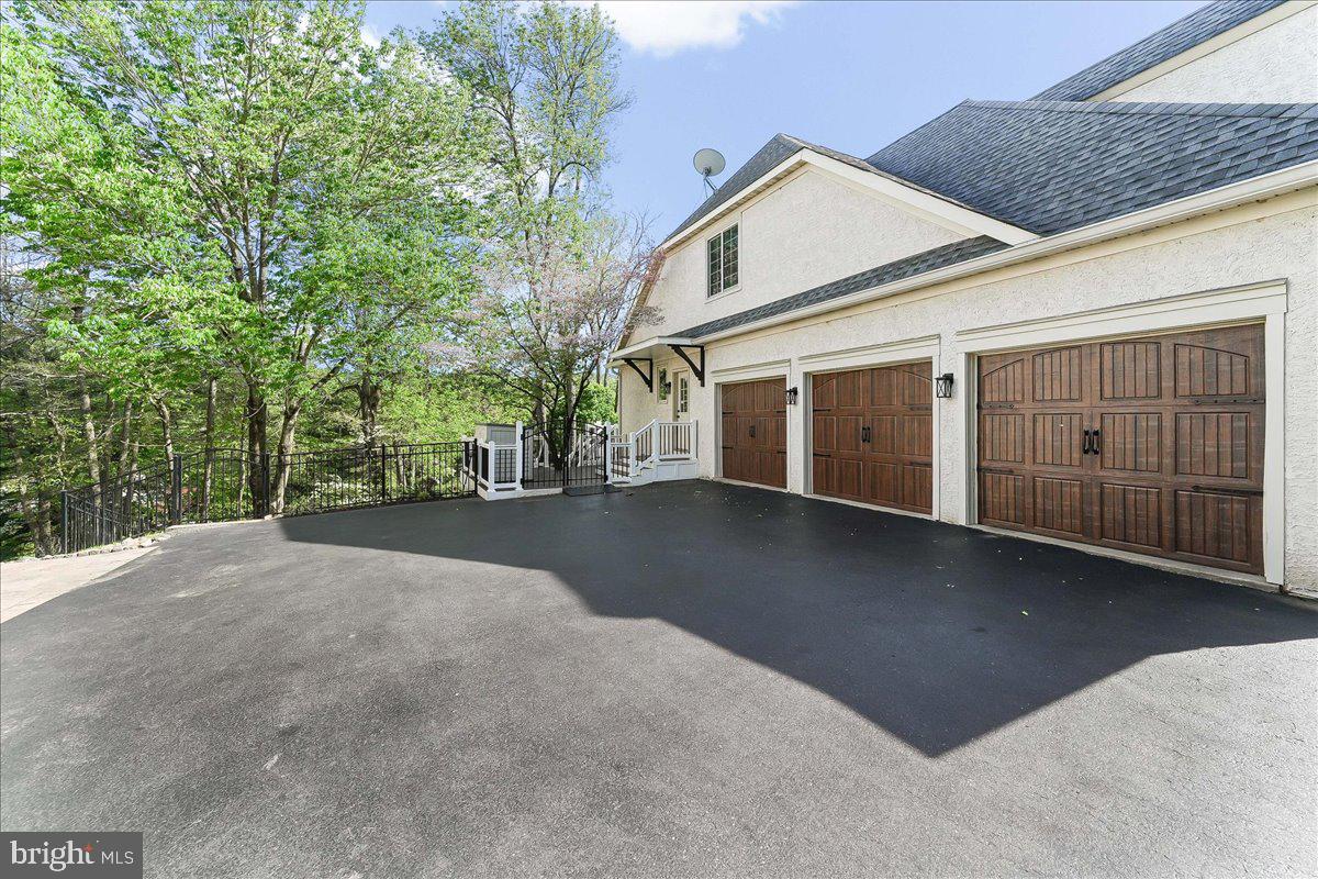 RUNNYMEADE FARMS - Residential