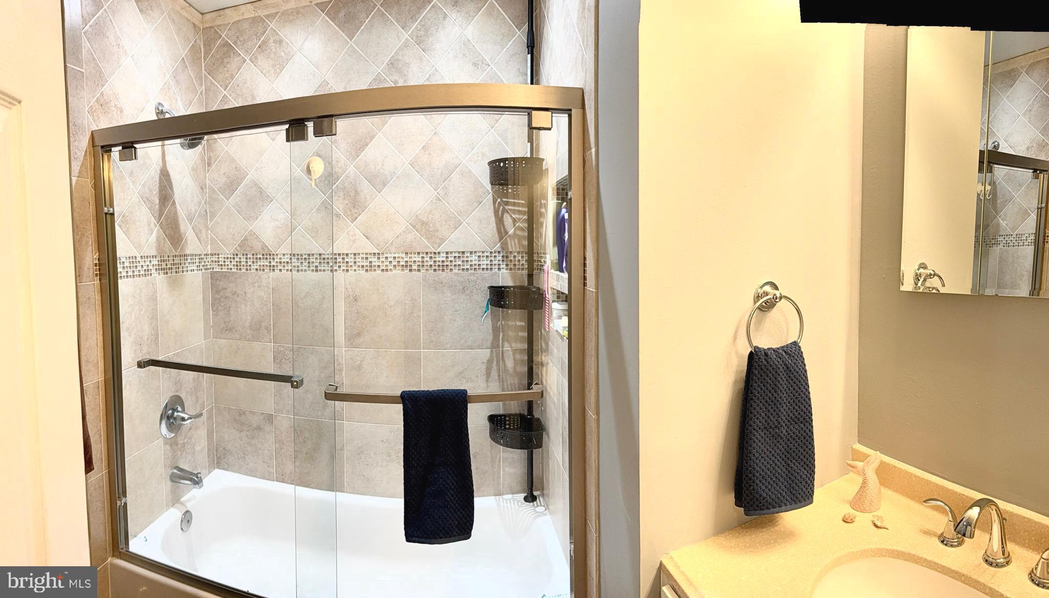 ROYAL COURT - Residential