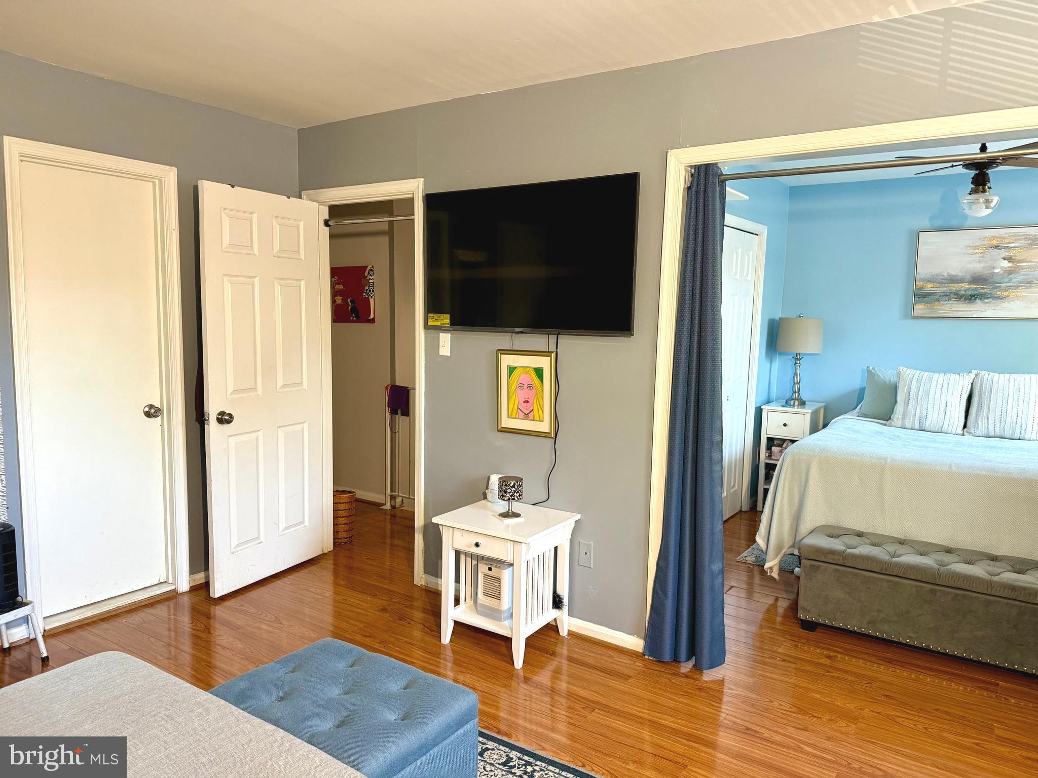 ROYAL COURT - Residential