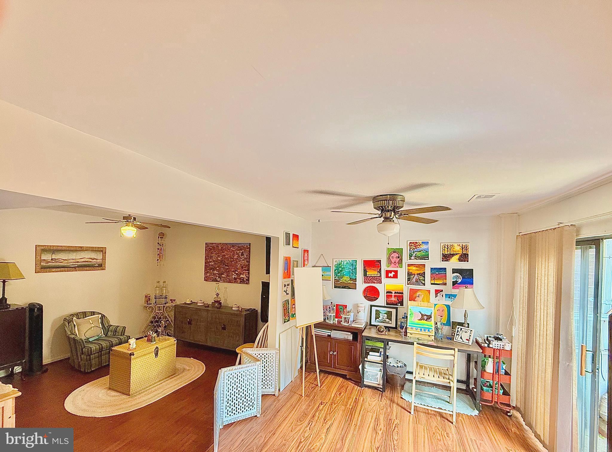 ROYAL COURT - Residential