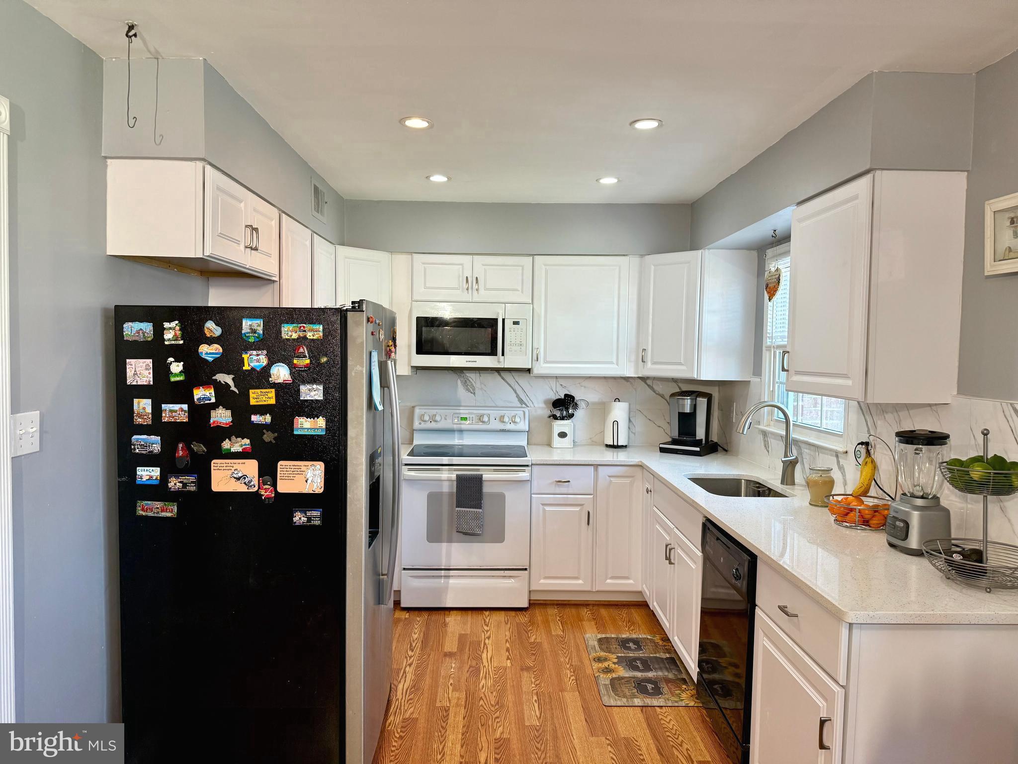 ROYAL COURT - Residential