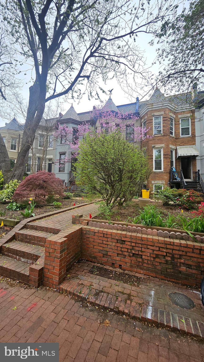 1319 EAST CAPITOL STREET SE