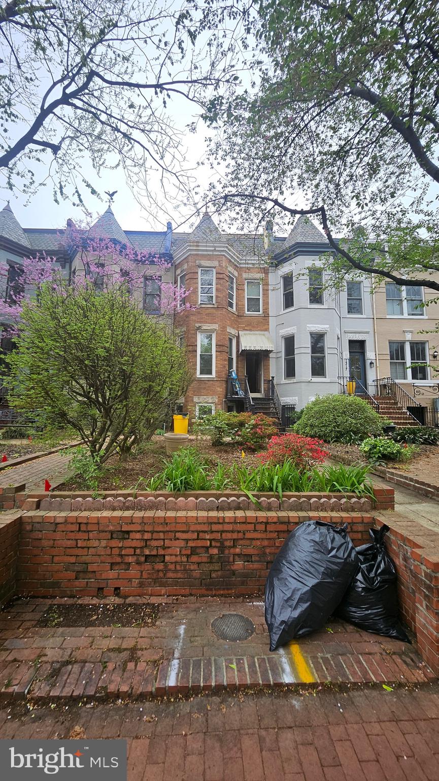 1319 EAST CAPITOL STREET SE