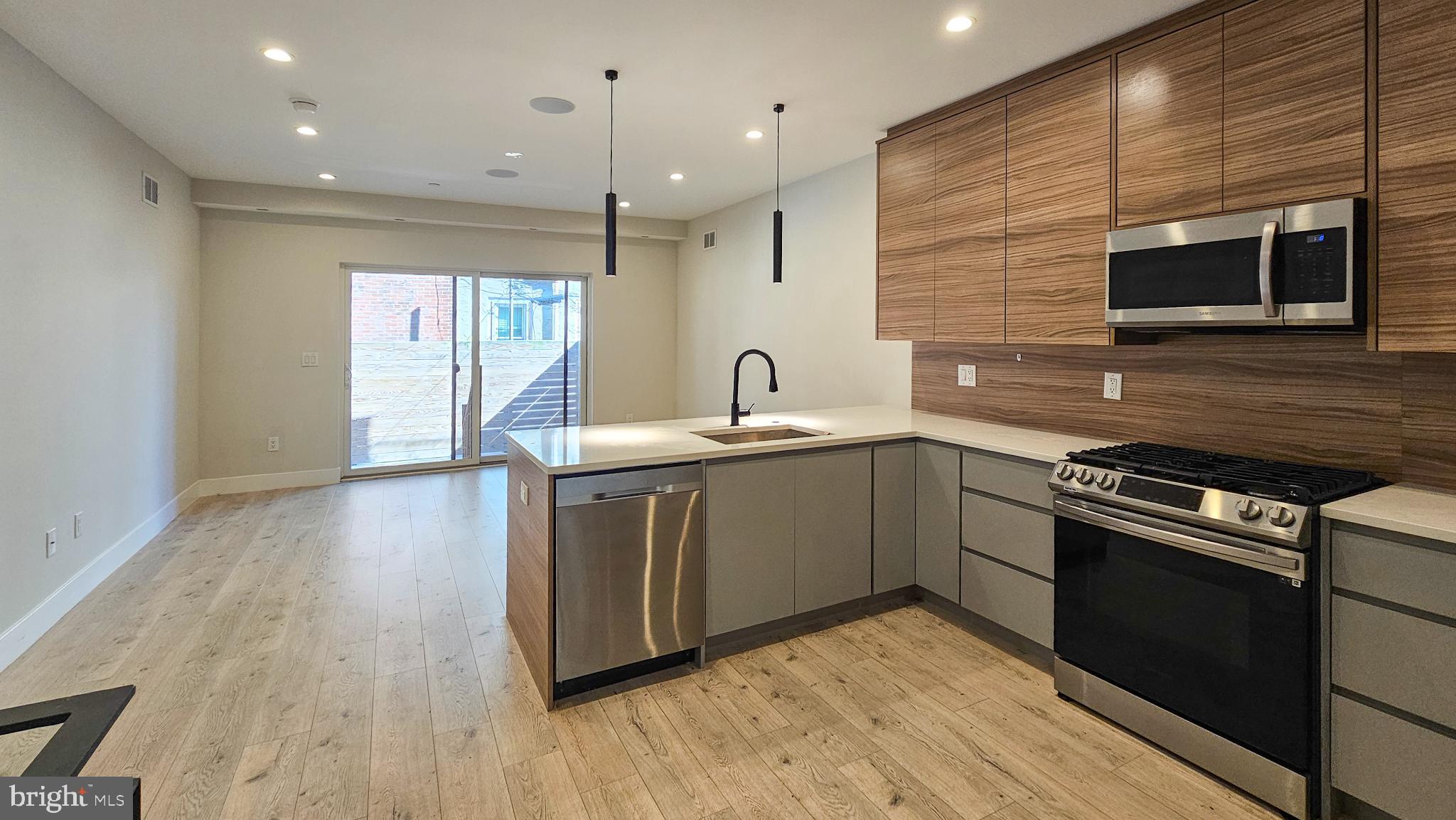 POINT BREEZE - Residential Lease