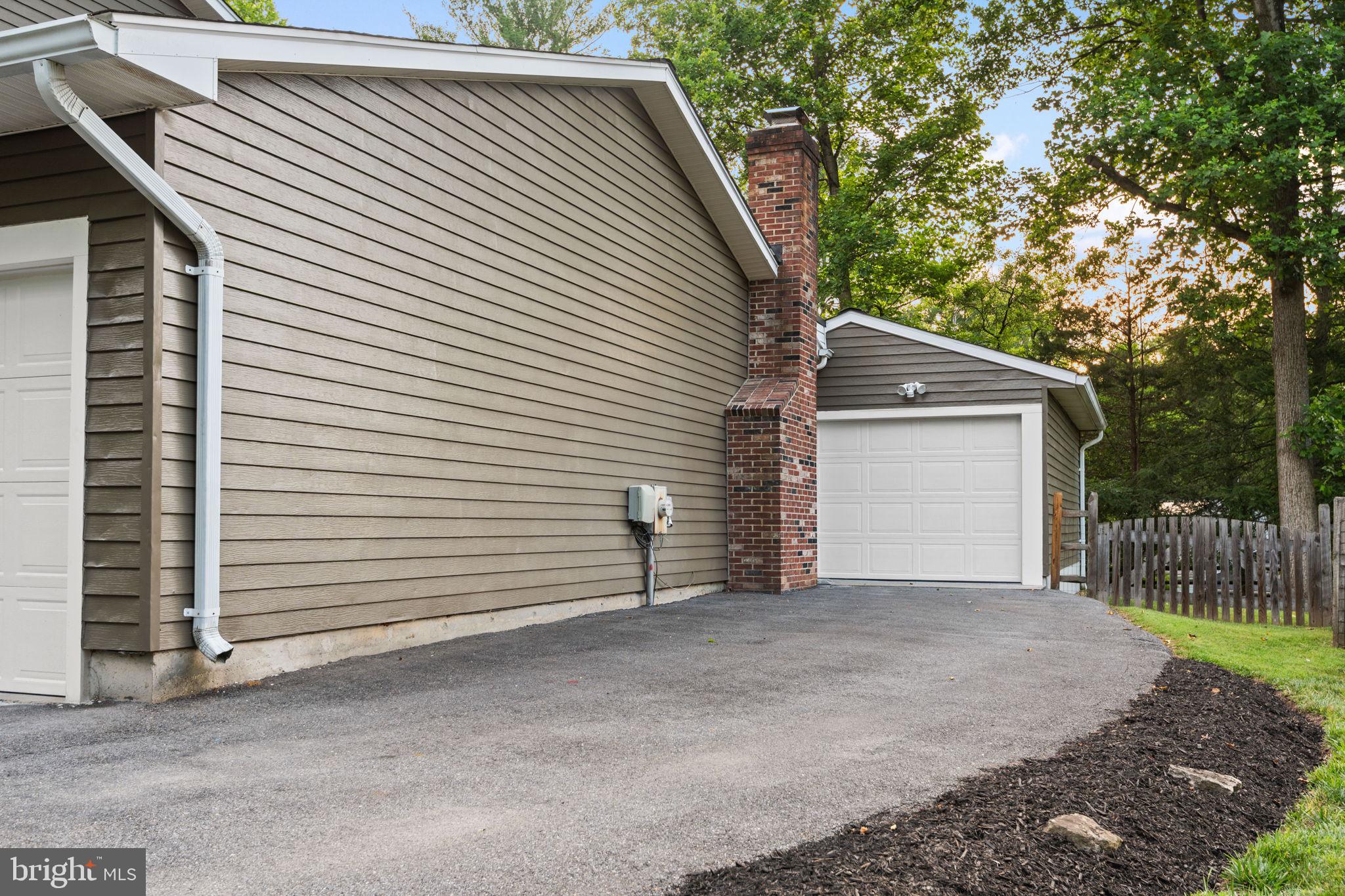 5 LONGWORTH COURT