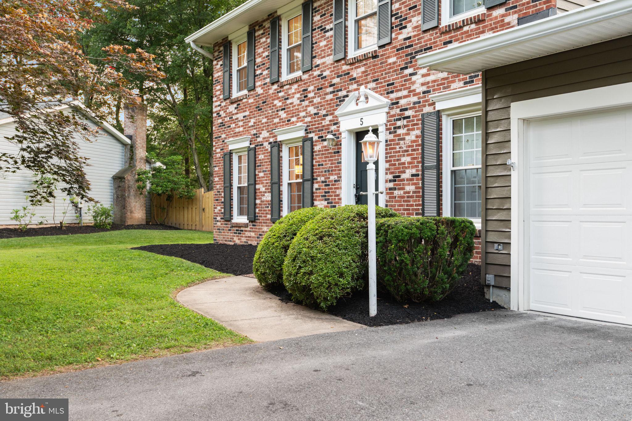 5 LONGWORTH COURT