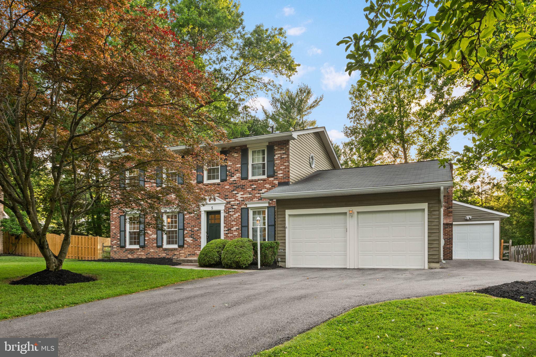 5 LONGWORTH COURT