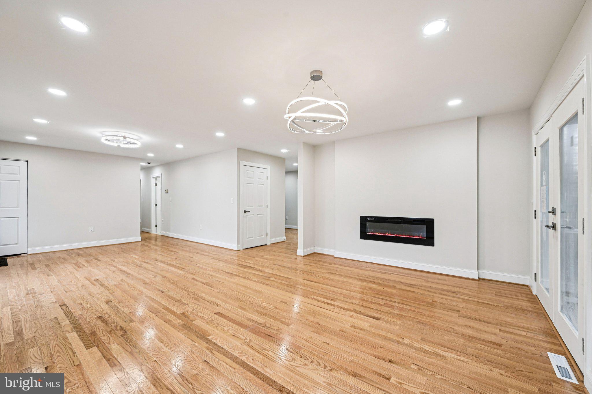 CARROLL SQUARE - Residential