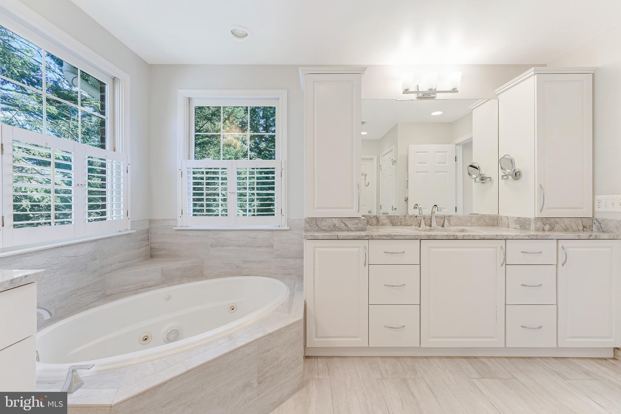 COUNTRY CLUB HILLS - Residential