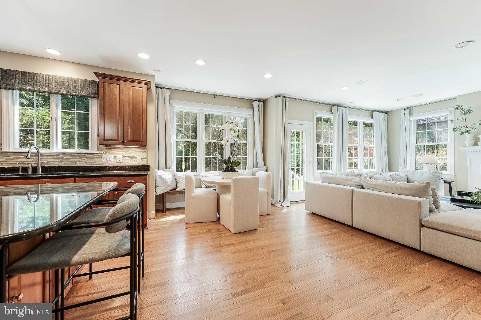 COUNTRY CLUB HILLS - Residential