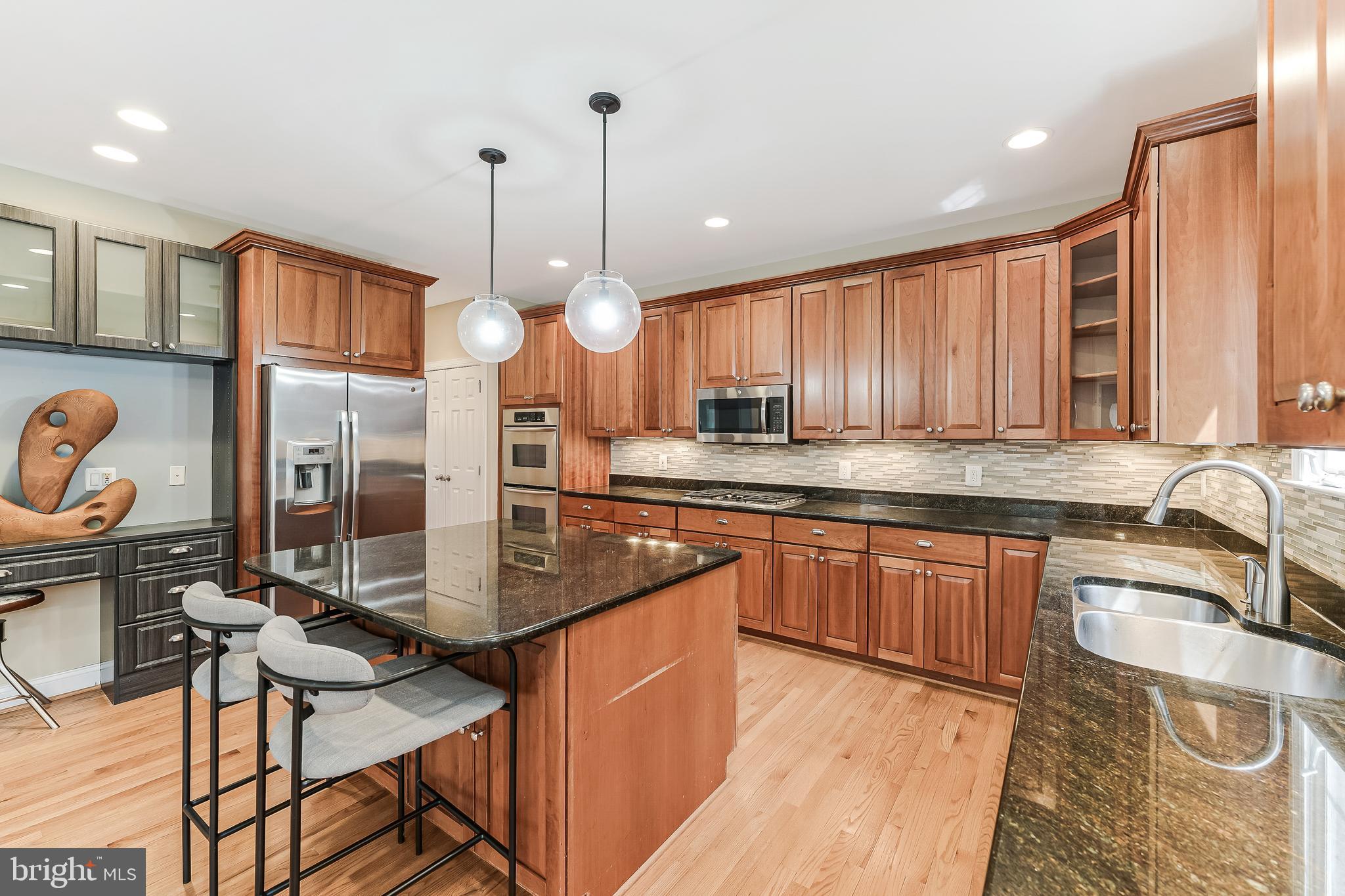 COUNTRY CLUB HILLS - Residential