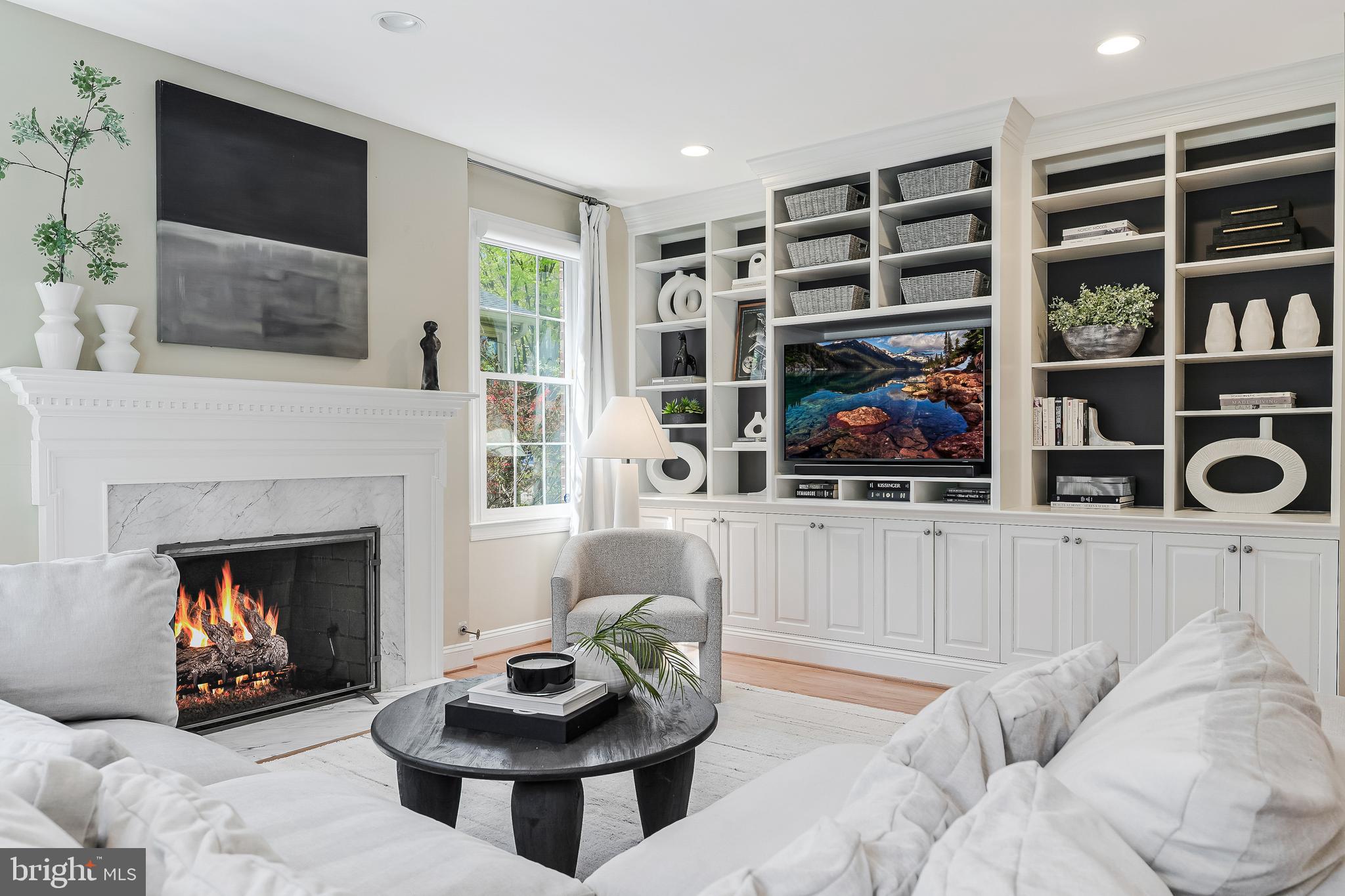 COUNTRY CLUB HILLS - Residential