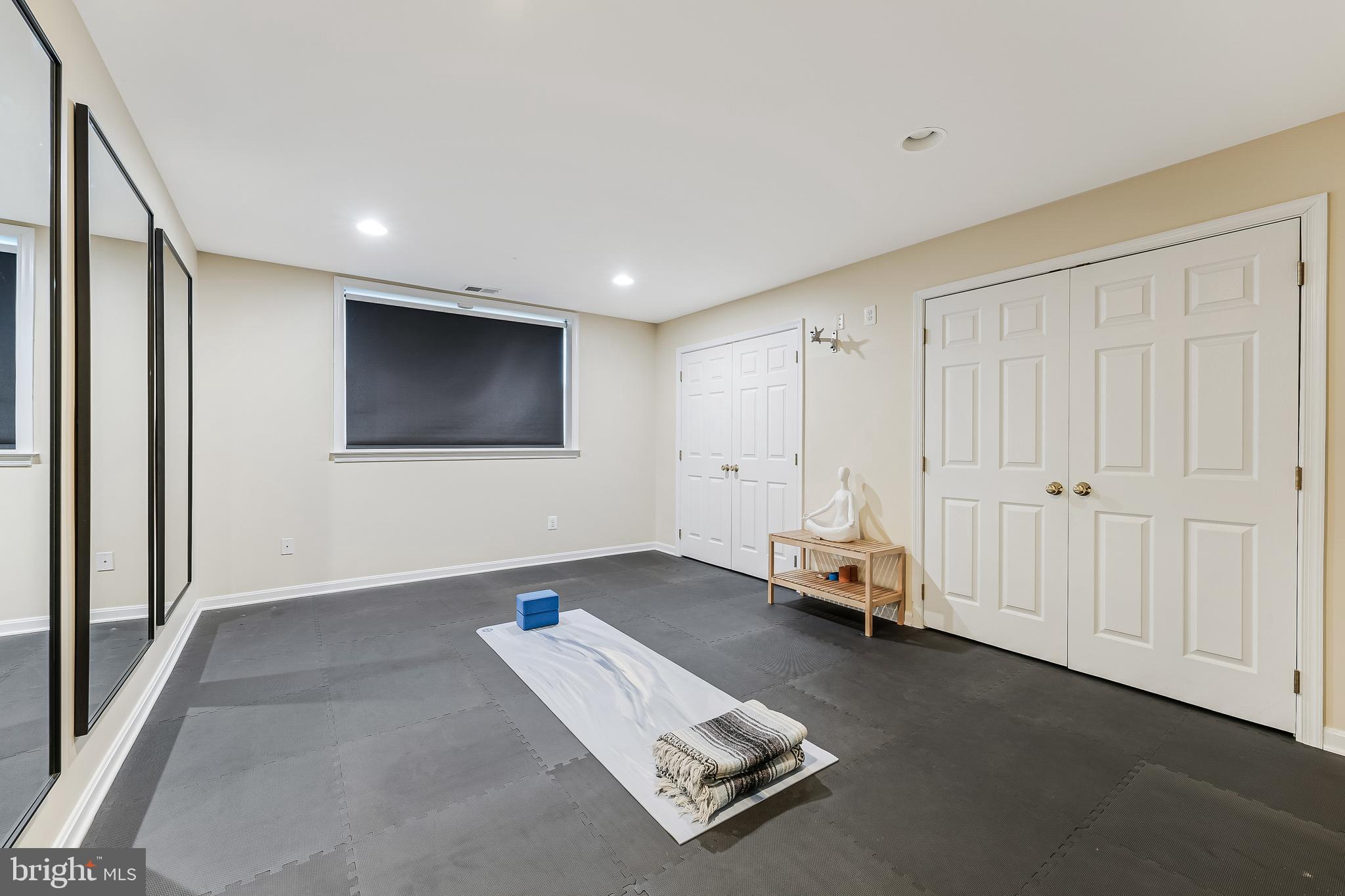 COUNTRY CLUB HILLS - Residential