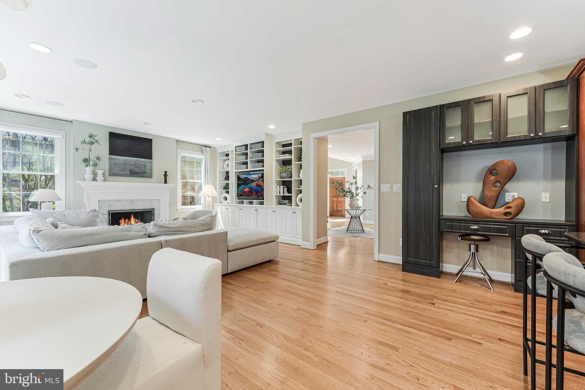 COUNTRY CLUB HILLS - Residential