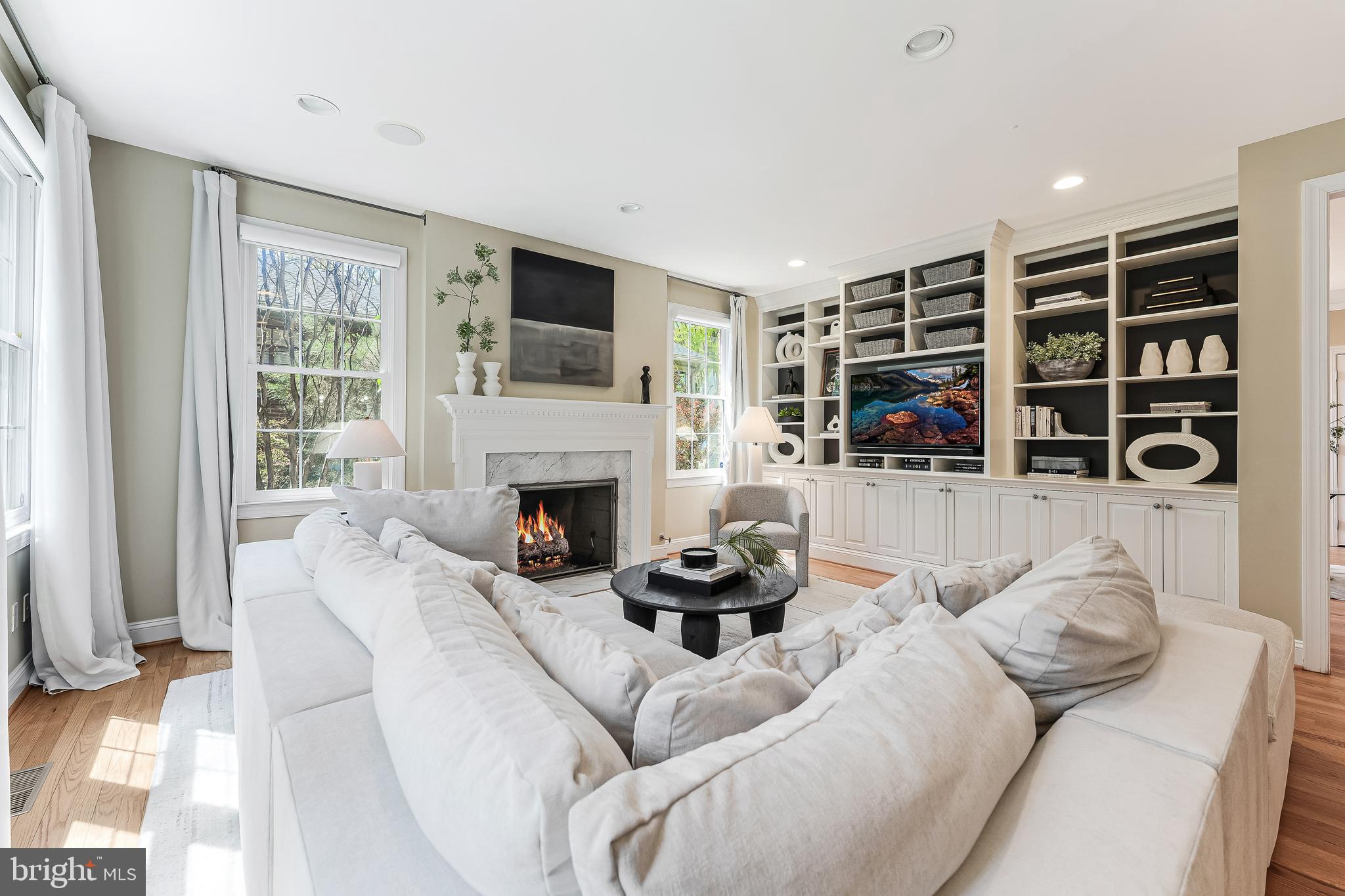 COUNTRY CLUB HILLS - Residential