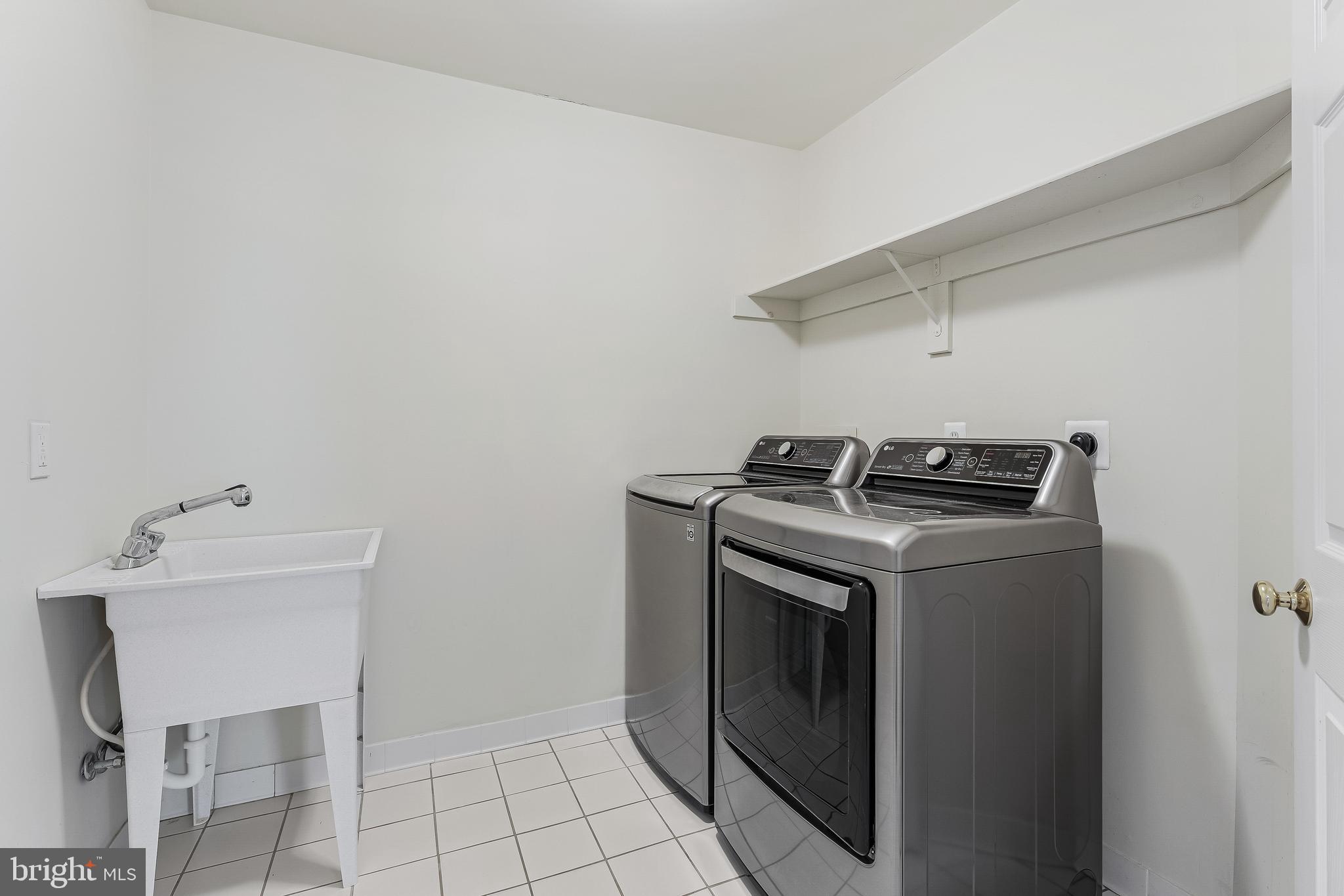 COUNTRY CLUB HILLS - Residential