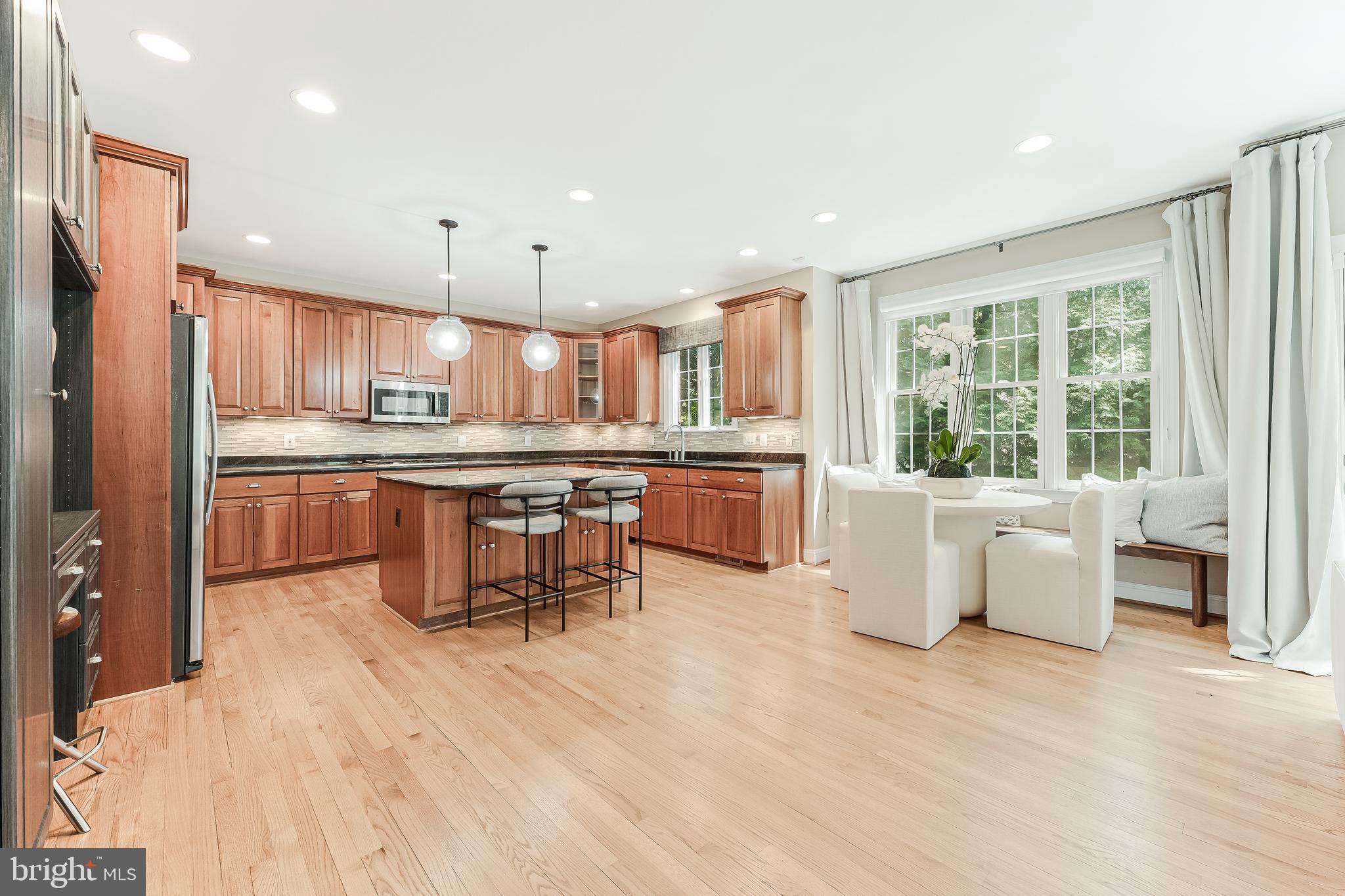 COUNTRY CLUB HILLS - Residential