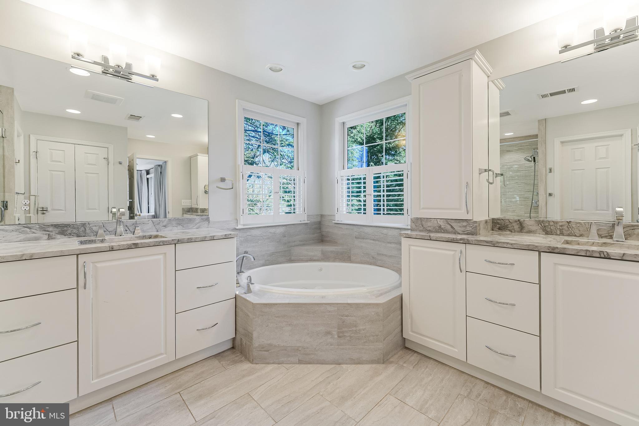 COUNTRY CLUB HILLS - Residential