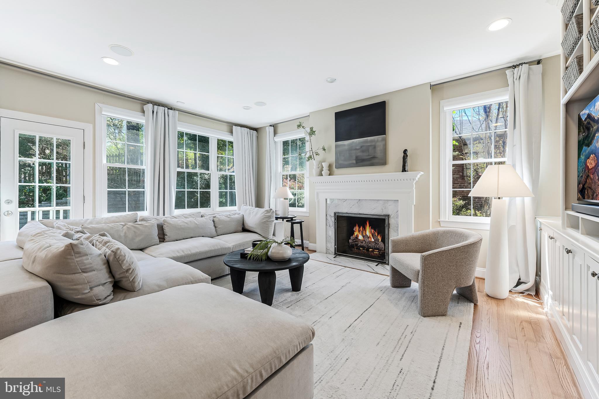 COUNTRY CLUB HILLS - Residential