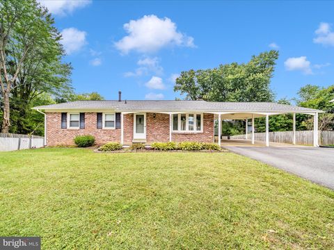 Photo of 17504 Redland Road, DERWOOD, MD 20855 (MLS # MDMC2201552)