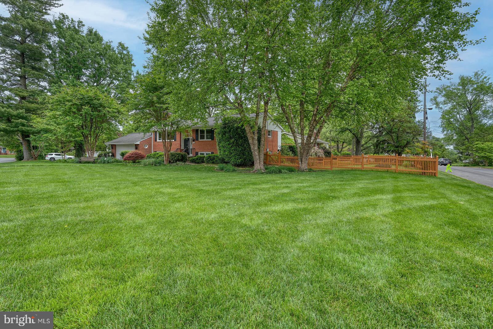 BROYHILL GLEN GARY PARK - Residential