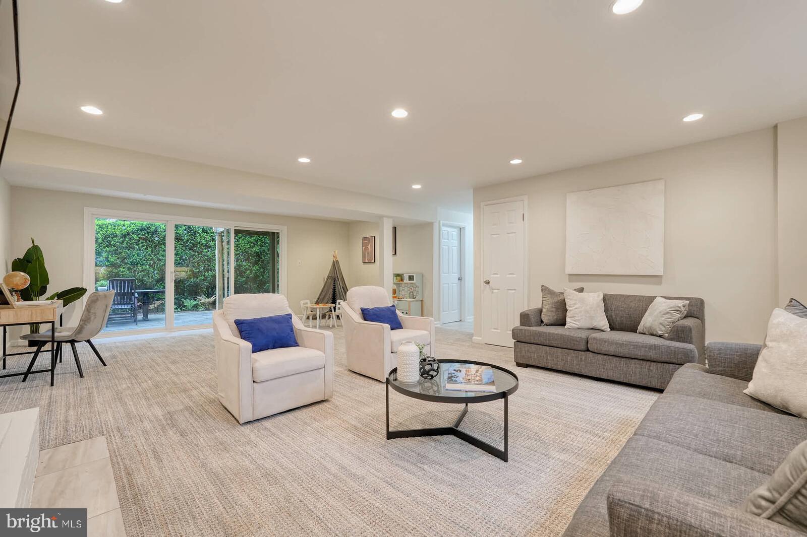 BROYHILL GLEN GARY PARK - Residential