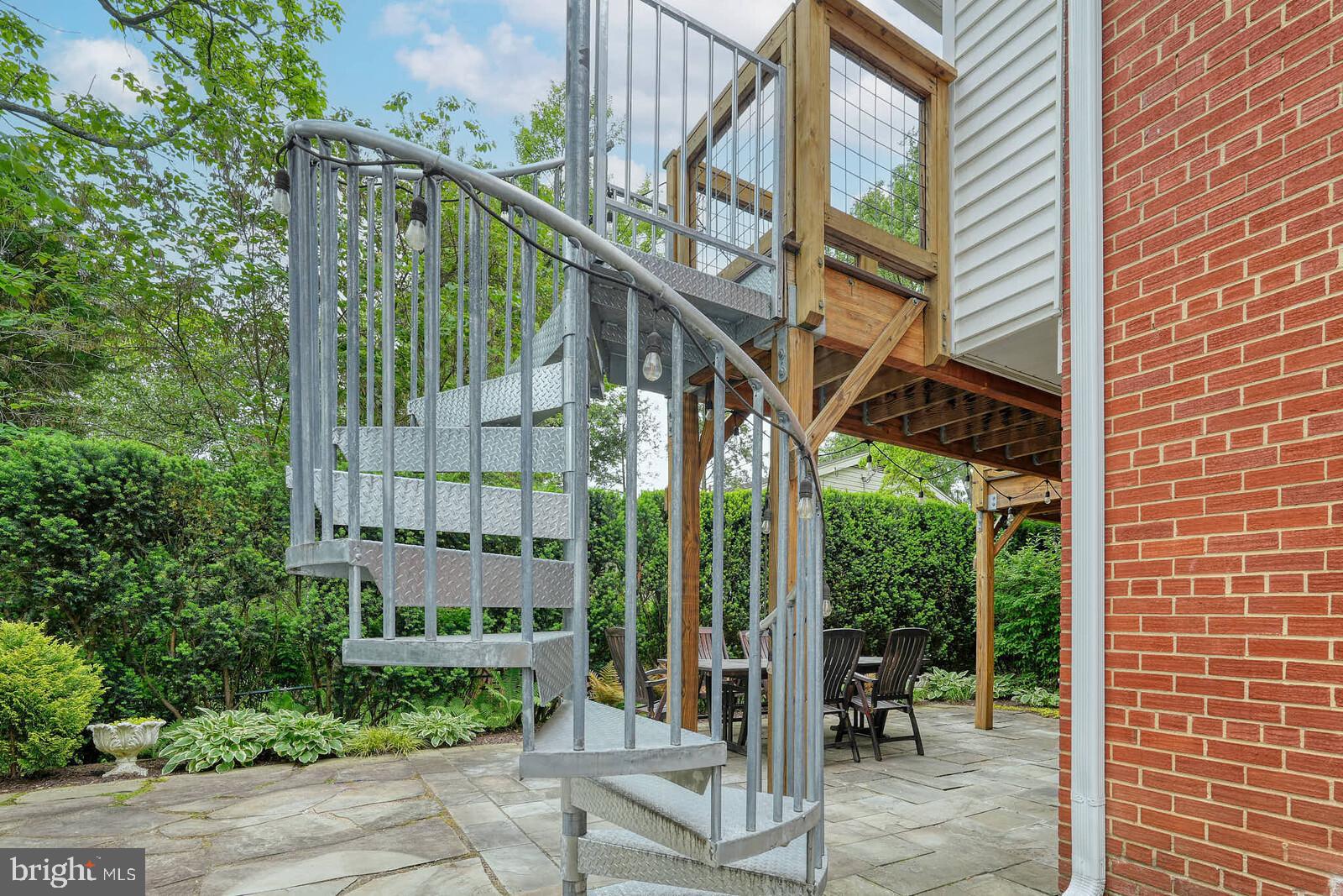 BROYHILL GLEN GARY PARK - Residential