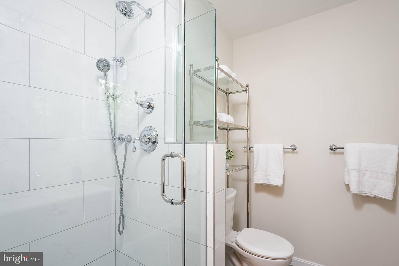 BROYHILL GLEN GARY PARK - Residential