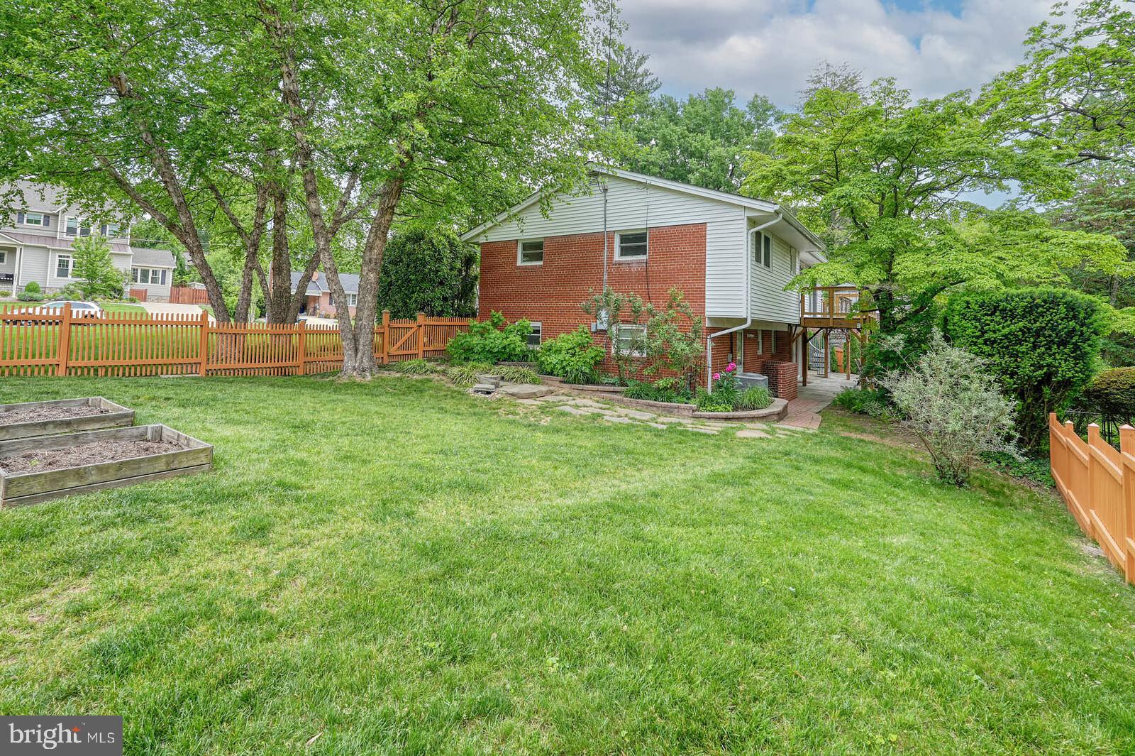 BROYHILL GLEN GARY PARK - Residential