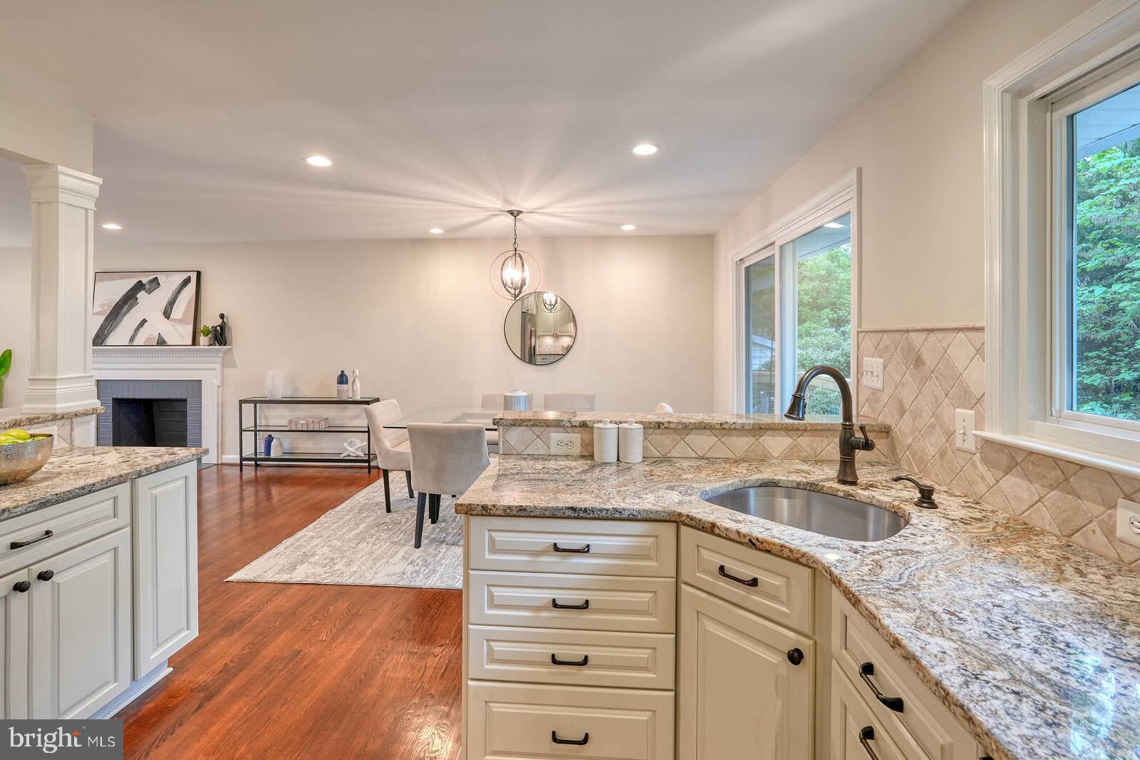 BROYHILL GLEN GARY PARK - Residential