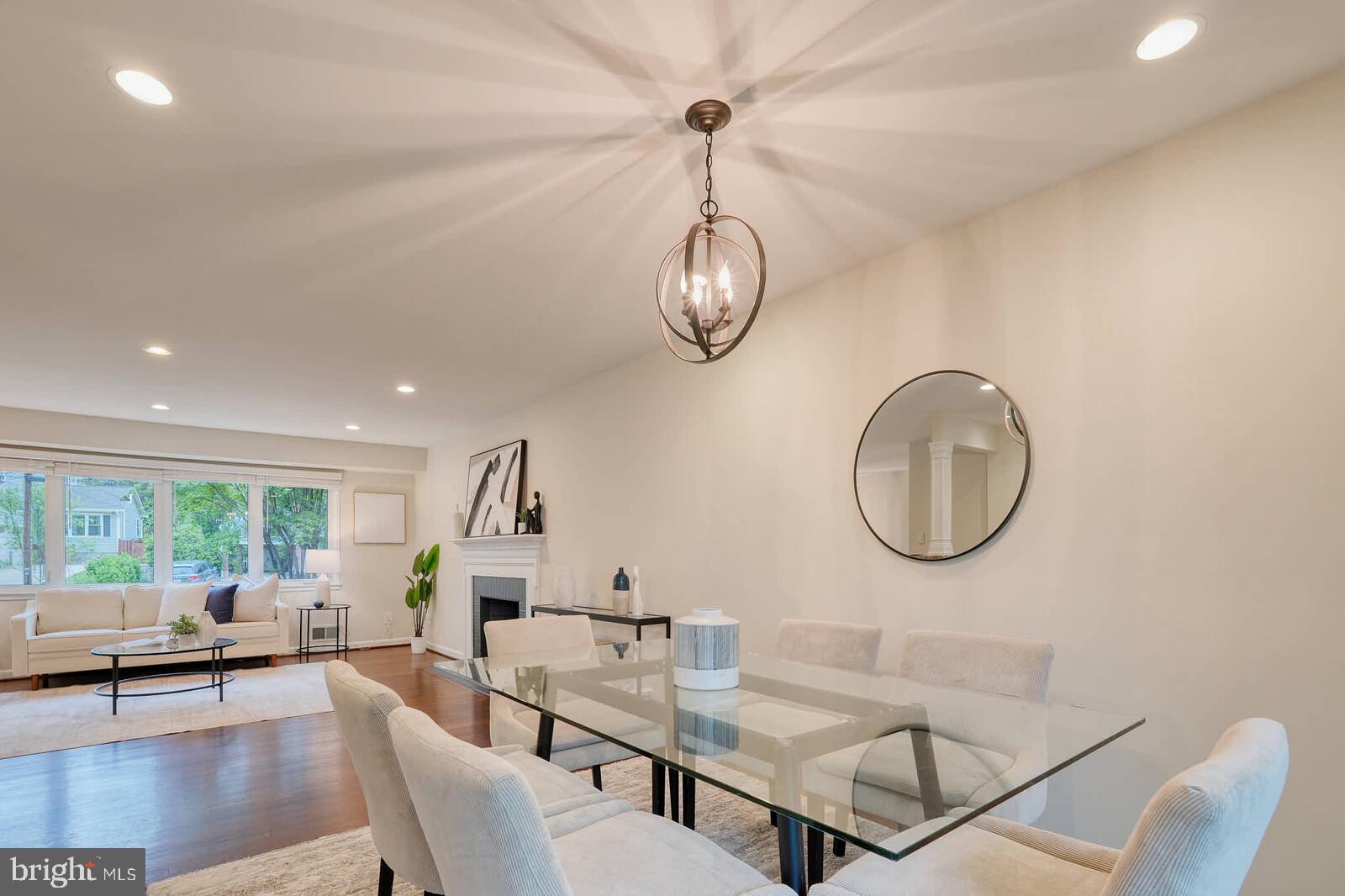 BROYHILL GLEN GARY PARK - Residential